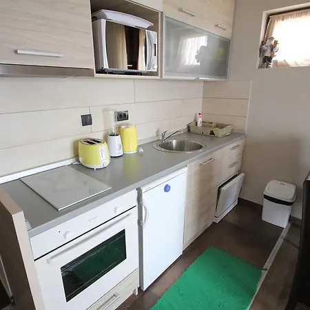 G10 Milmari Apartament *